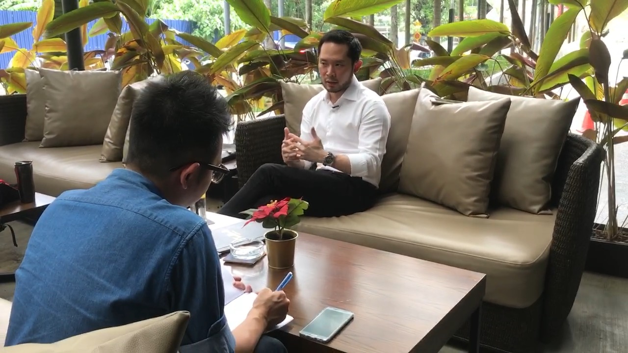 Chan Eu Boon – Daylight Interview Session - Chan Eu Boon (Darren) Chan Eu Boon giving an outdoor interview in a daylight café setting.